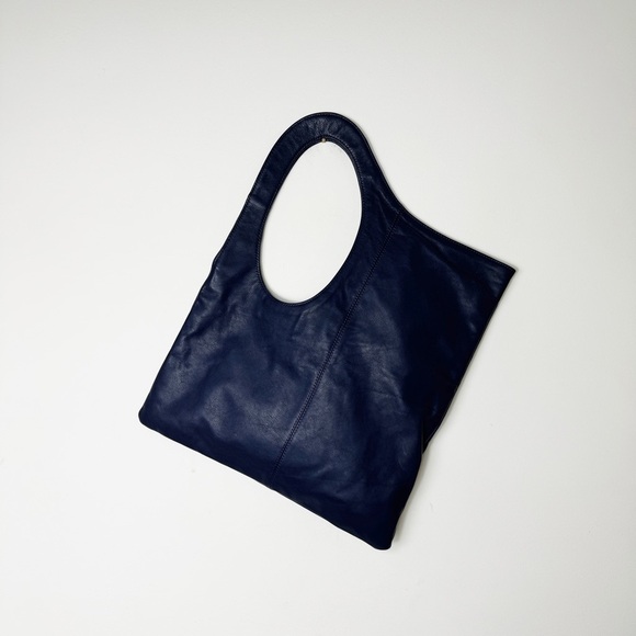 BAG New York genuine Leather cut-out shoulder bag in navy blue - Picture 2 of 5